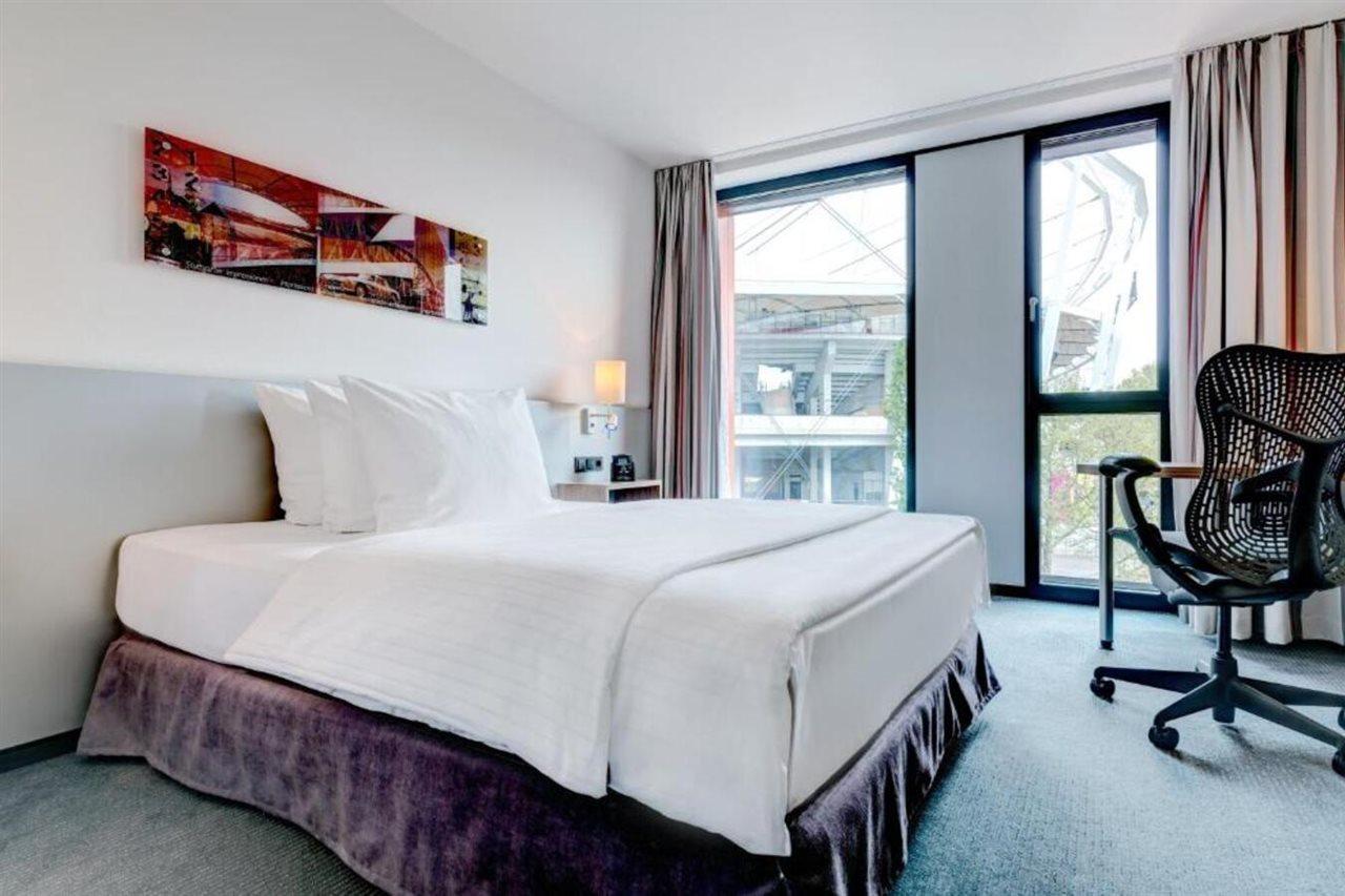 Hilton Garden Inn Stuttgart Neckarpark Exteriér fotografie