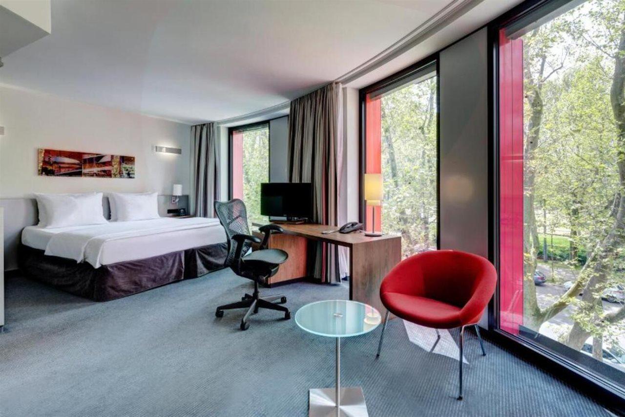 Hilton Garden Inn Stuttgart Neckarpark Exteriér fotografie