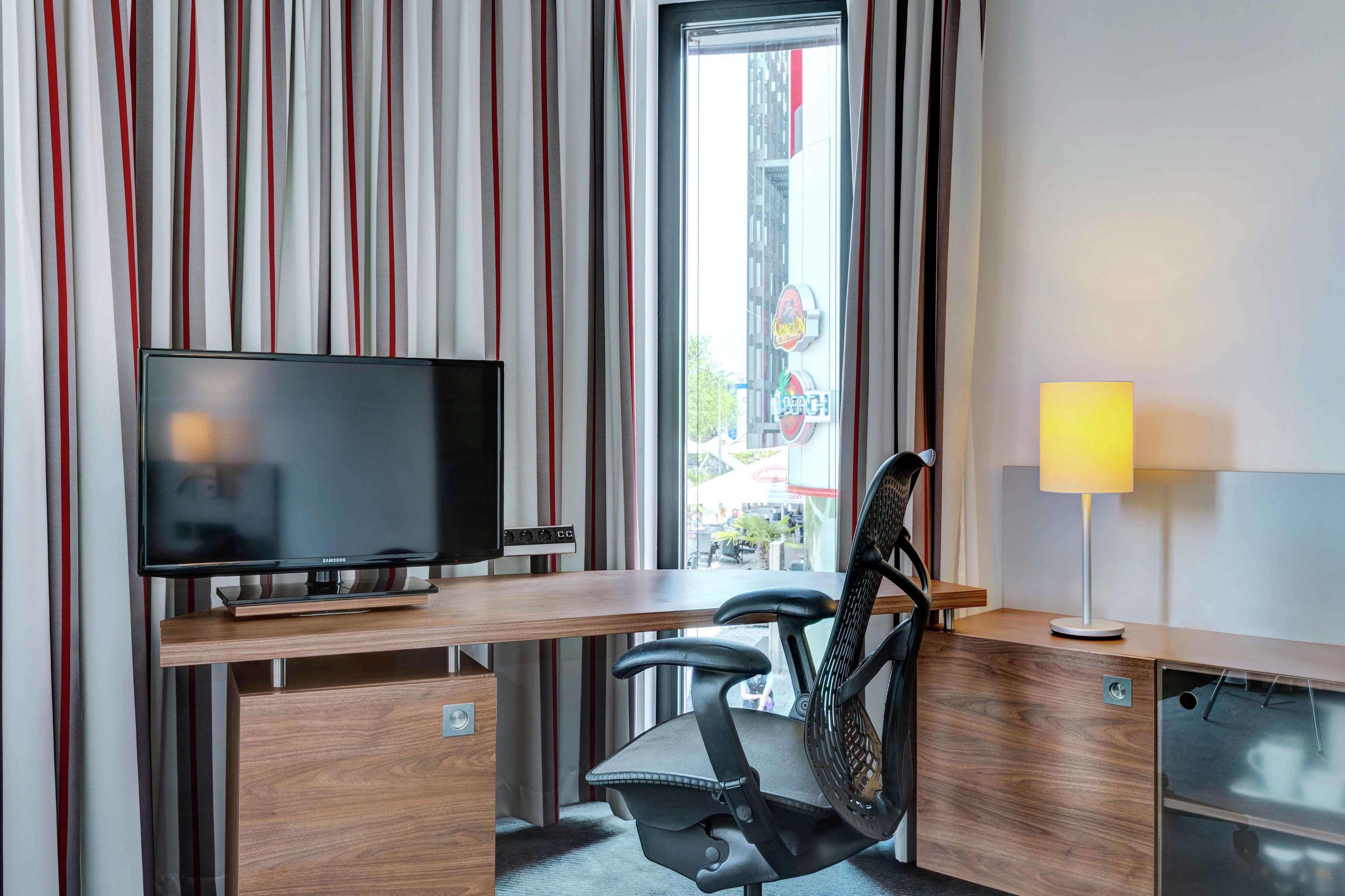 Hilton Garden Inn Stuttgart Neckarpark Exteriér fotografie