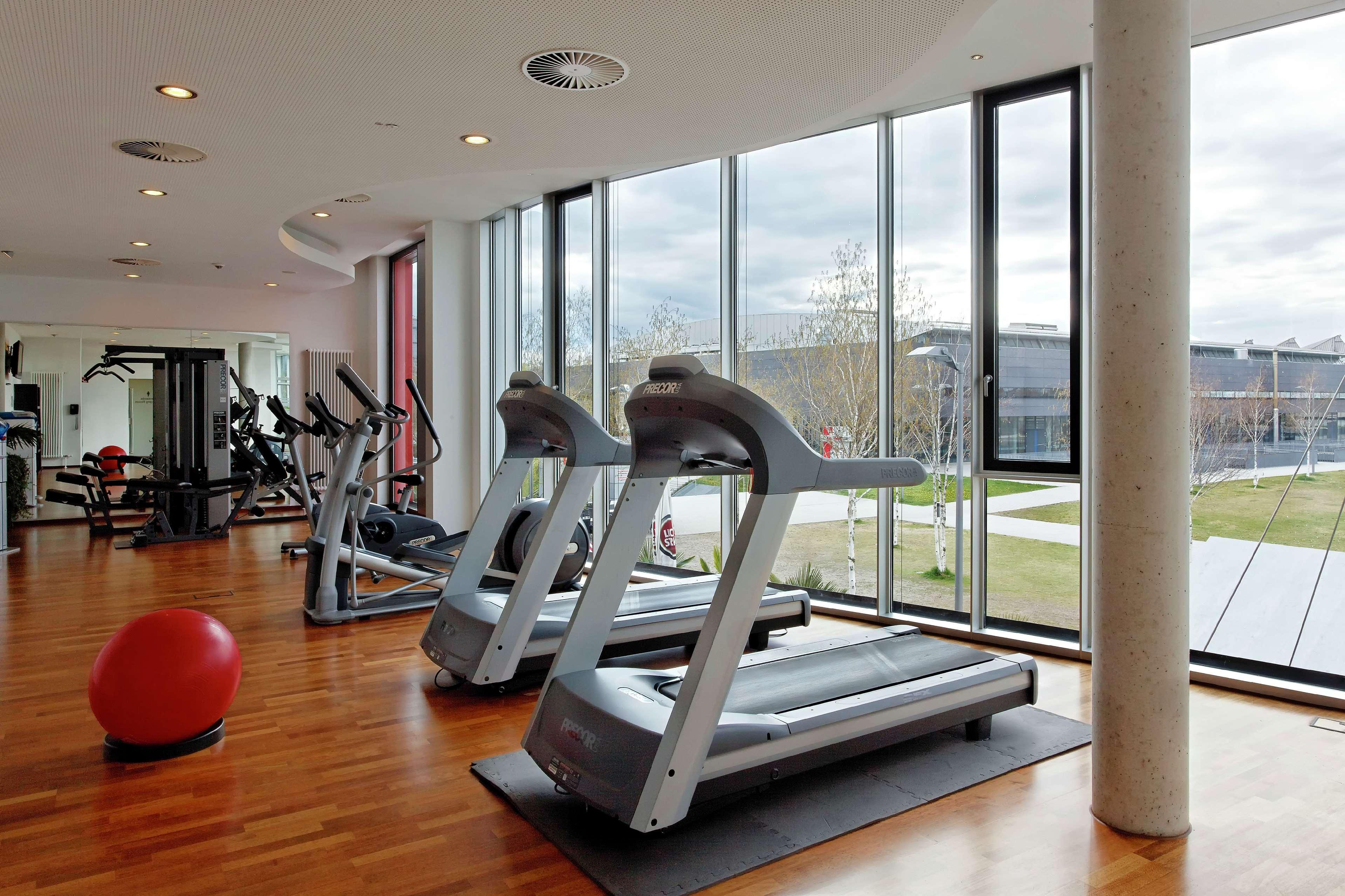 Hilton Garden Inn Stuttgart Neckarpark Exteriér fotografie