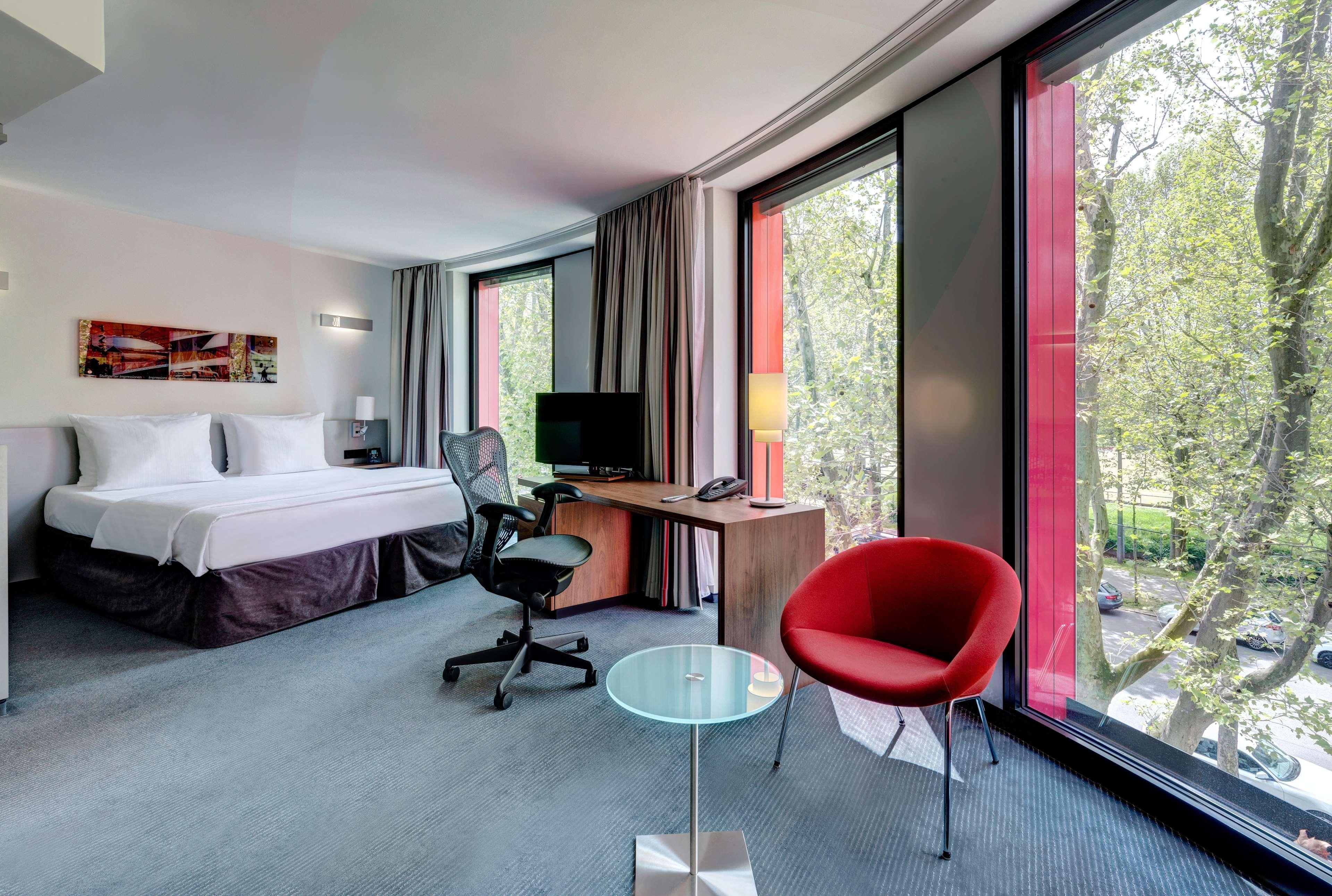 Hilton Garden Inn Stuttgart Neckarpark Exteriér fotografie