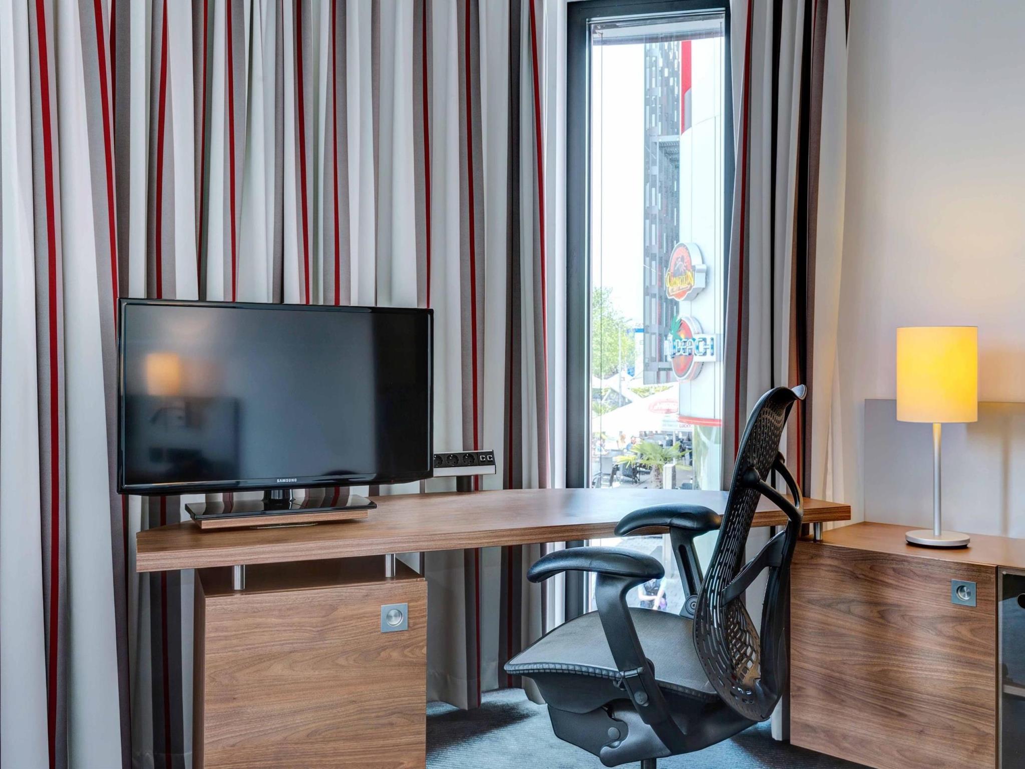 Hilton Garden Inn Stuttgart Neckarpark Exteriér fotografie