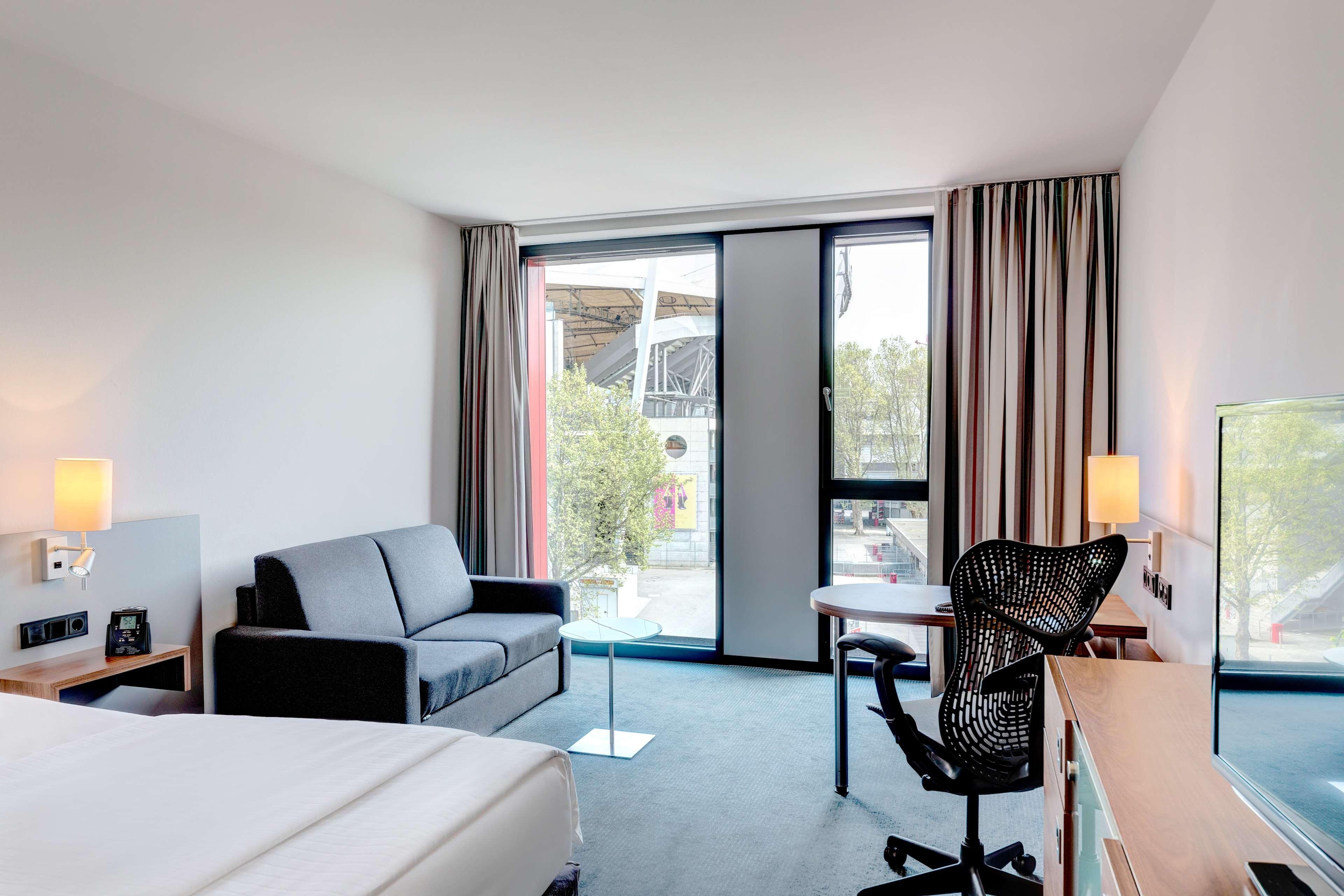 Hilton Garden Inn Stuttgart Neckarpark Exteriér fotografie