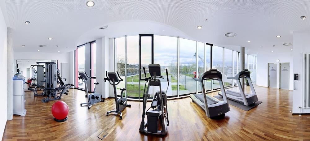 Hilton Garden Inn Stuttgart Neckarpark Exteriér fotografie