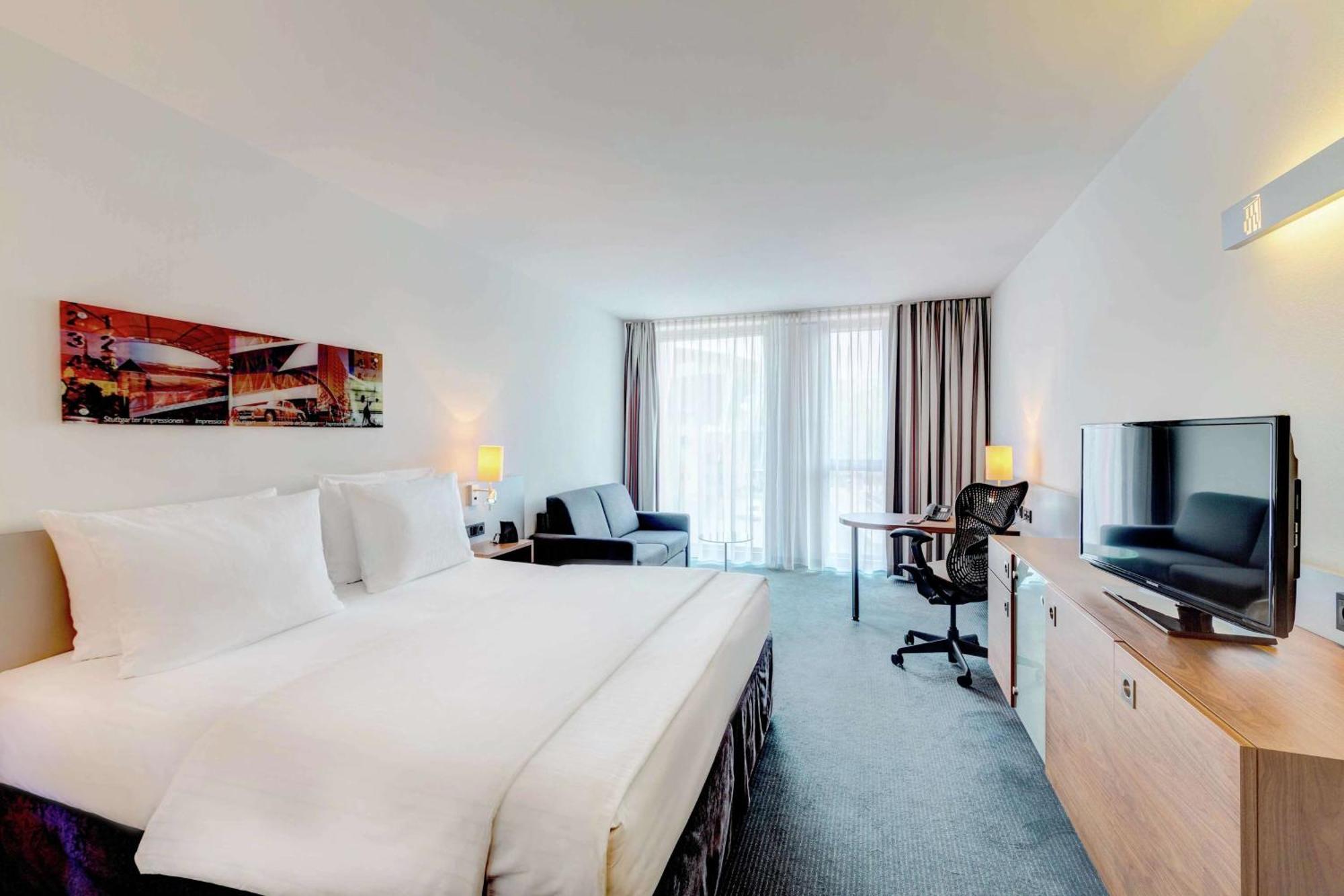 Hilton Garden Inn Stuttgart Neckarpark Exteriér fotografie