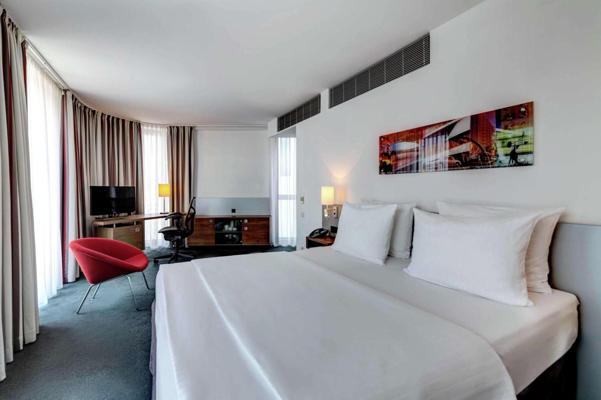 Hilton Garden Inn Stuttgart Neckarpark Exteriér fotografie