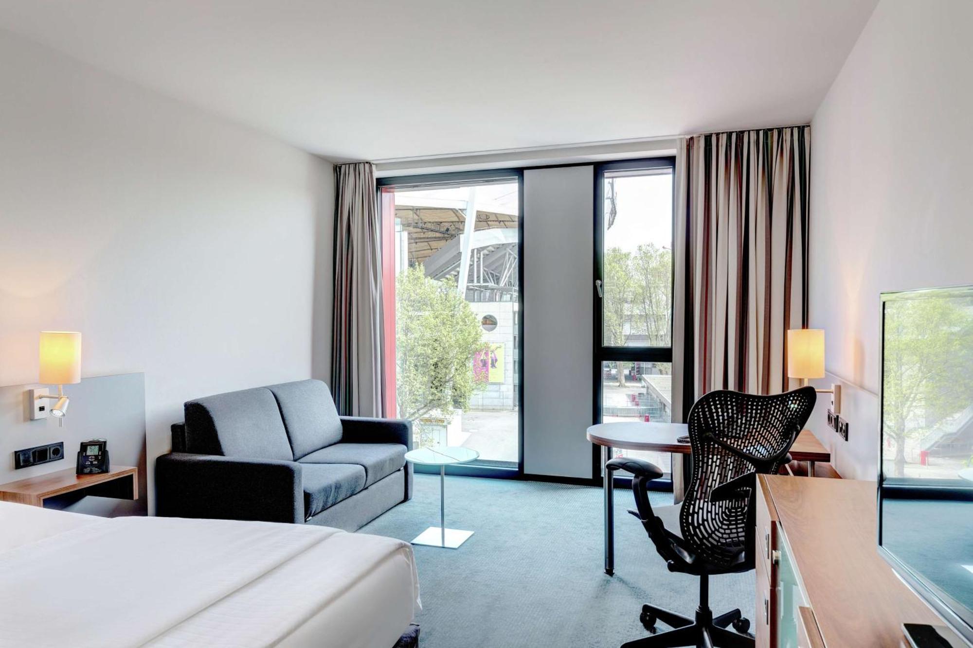 Hilton Garden Inn Stuttgart Neckarpark Exteriér fotografie
