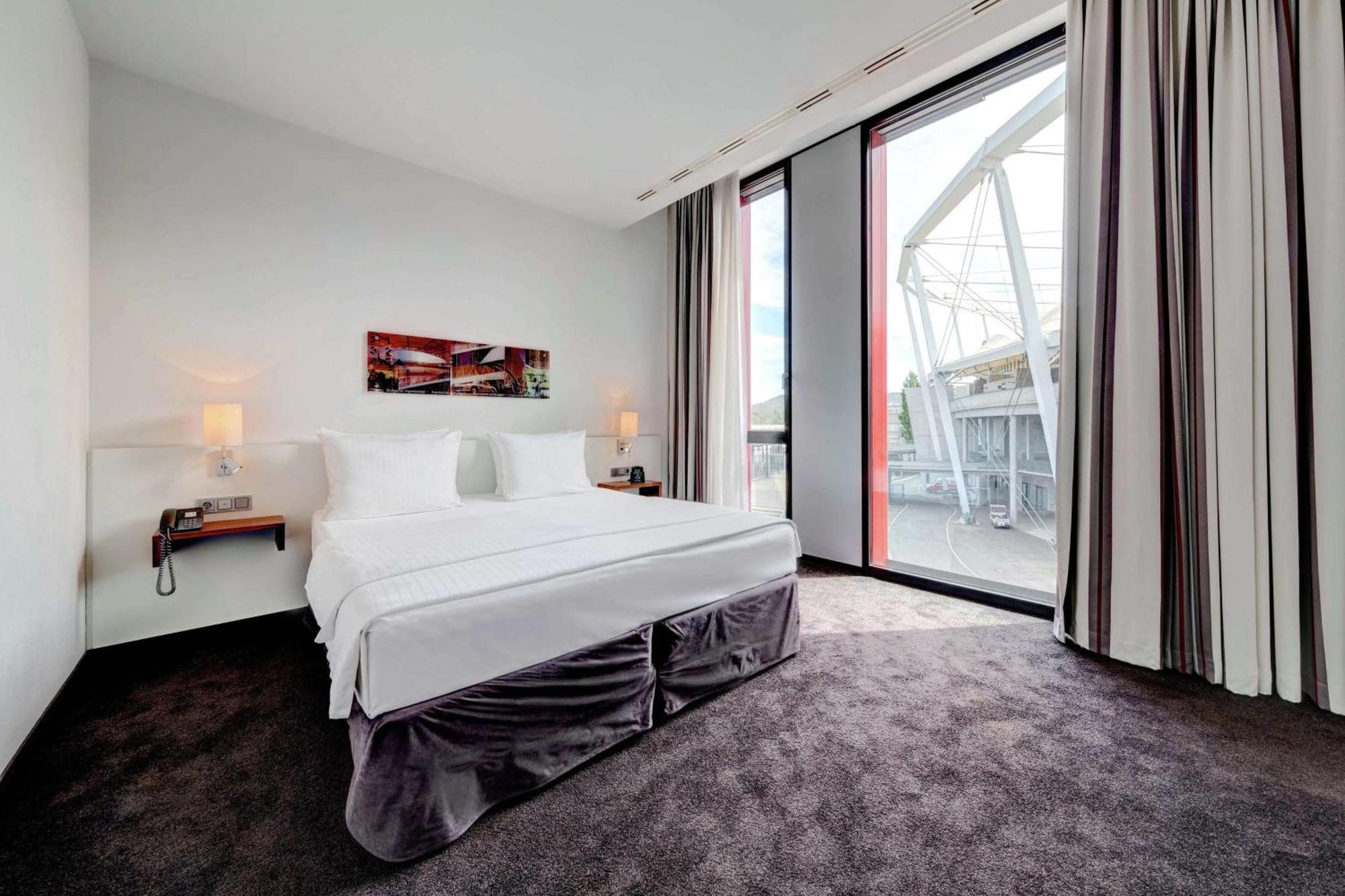 Hilton Garden Inn Stuttgart Neckarpark Exteriér fotografie