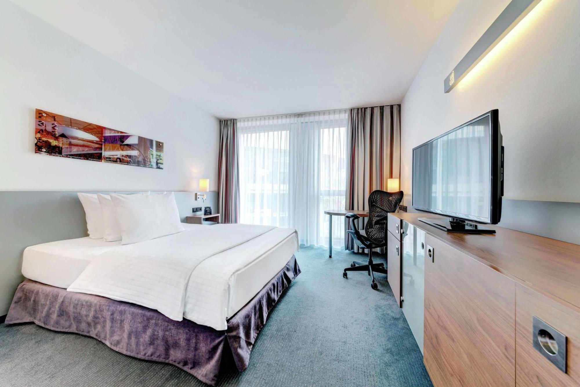 Hilton Garden Inn Stuttgart Neckarpark Exteriér fotografie