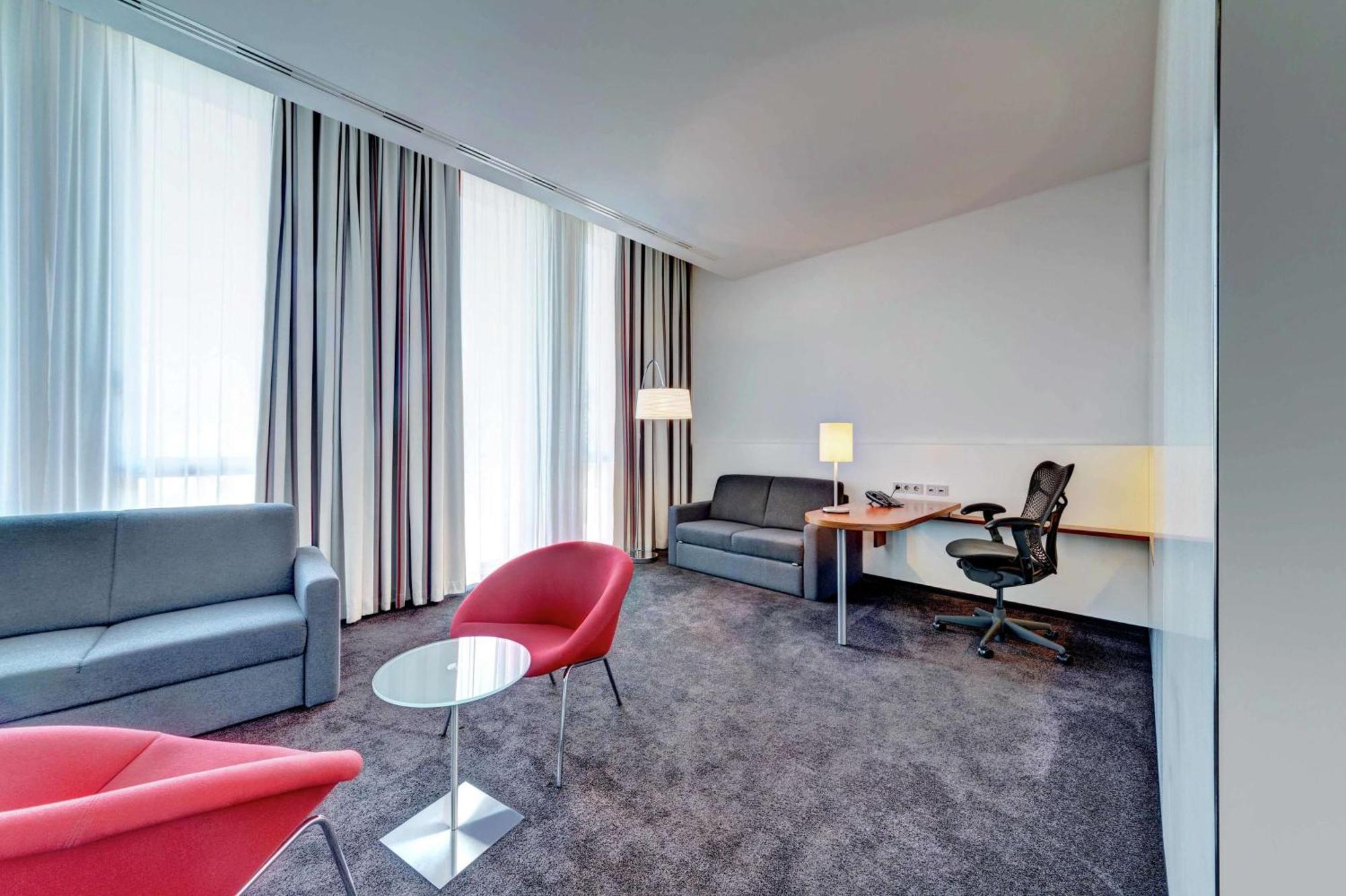 Hilton Garden Inn Stuttgart Neckarpark Exteriér fotografie
