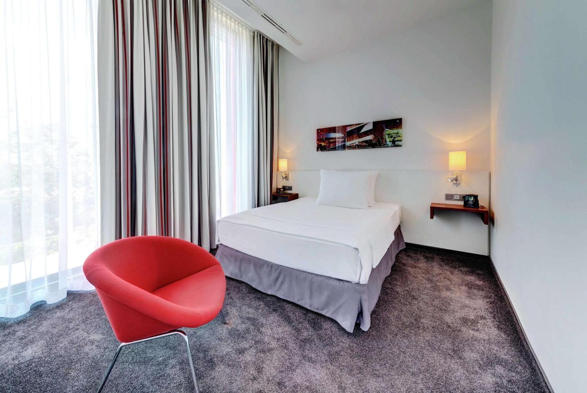 Hilton Garden Inn Stuttgart Neckarpark Exteriér fotografie