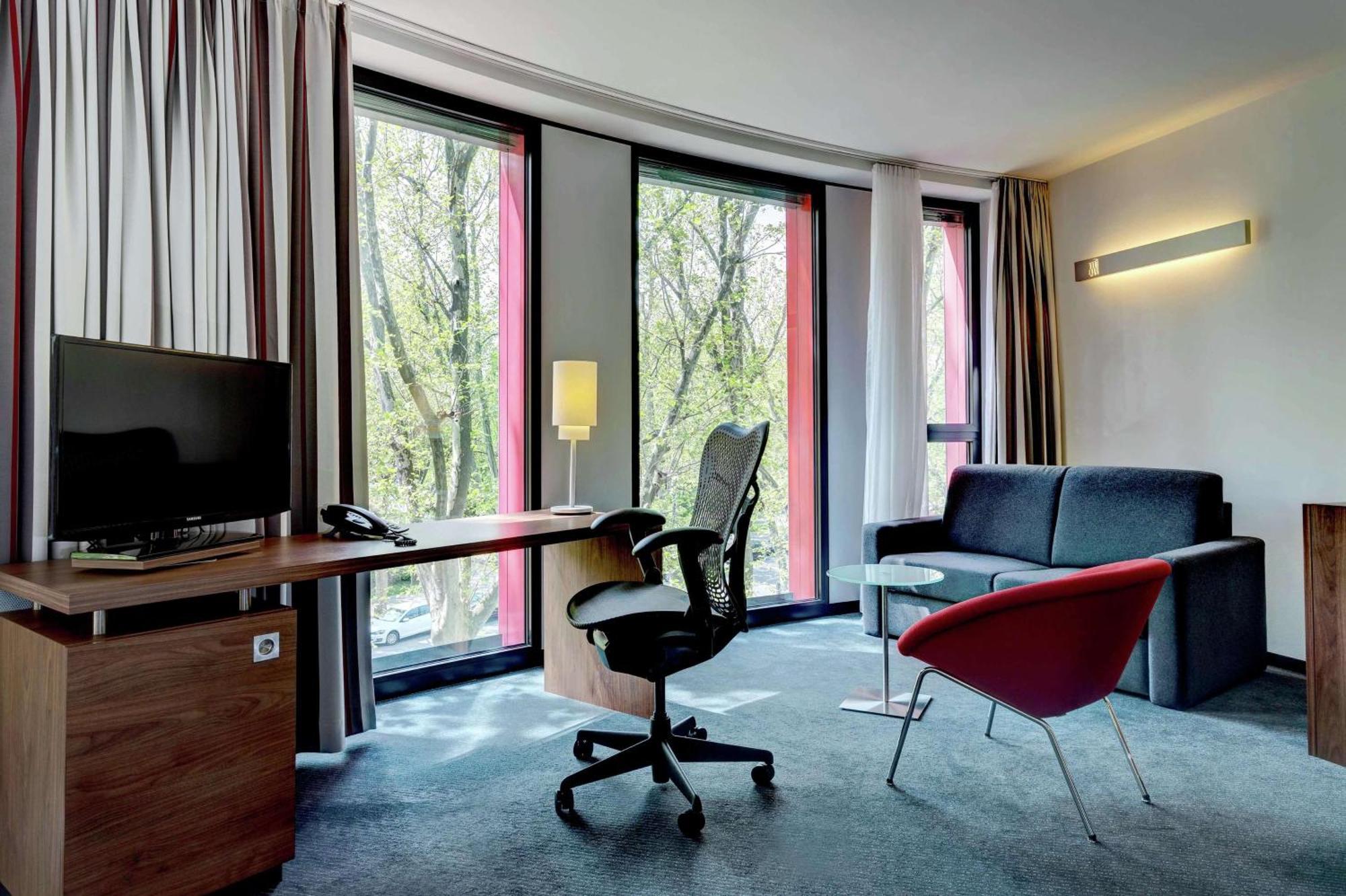 Hilton Garden Inn Stuttgart Neckarpark Exteriér fotografie