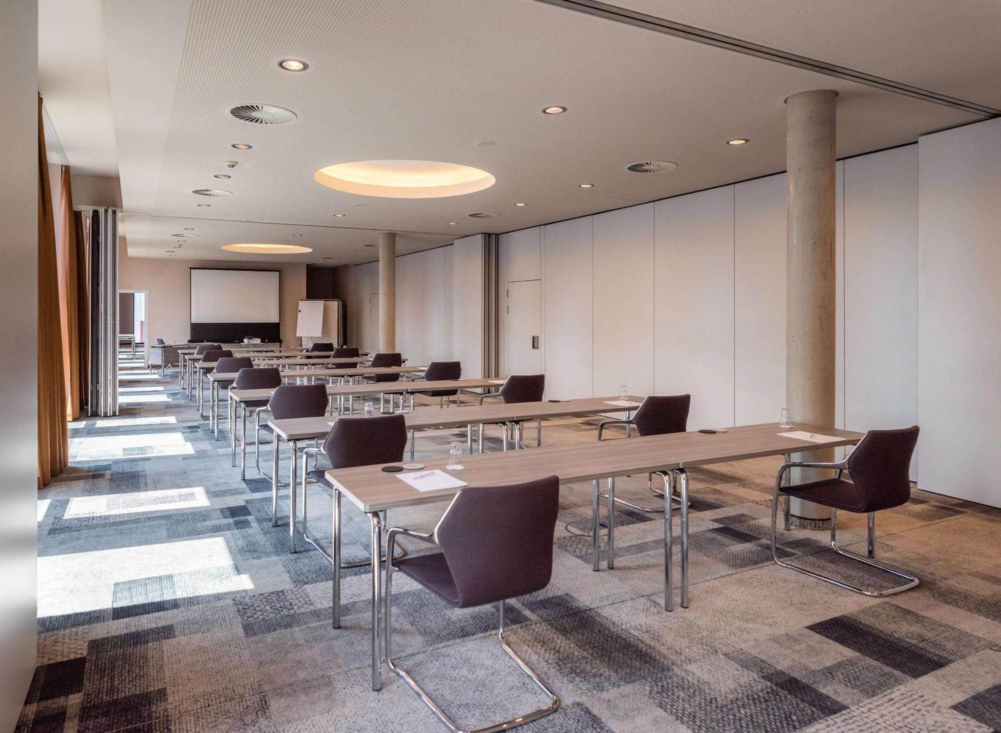 Hilton Garden Inn Stuttgart Neckarpark Exteriér fotografie