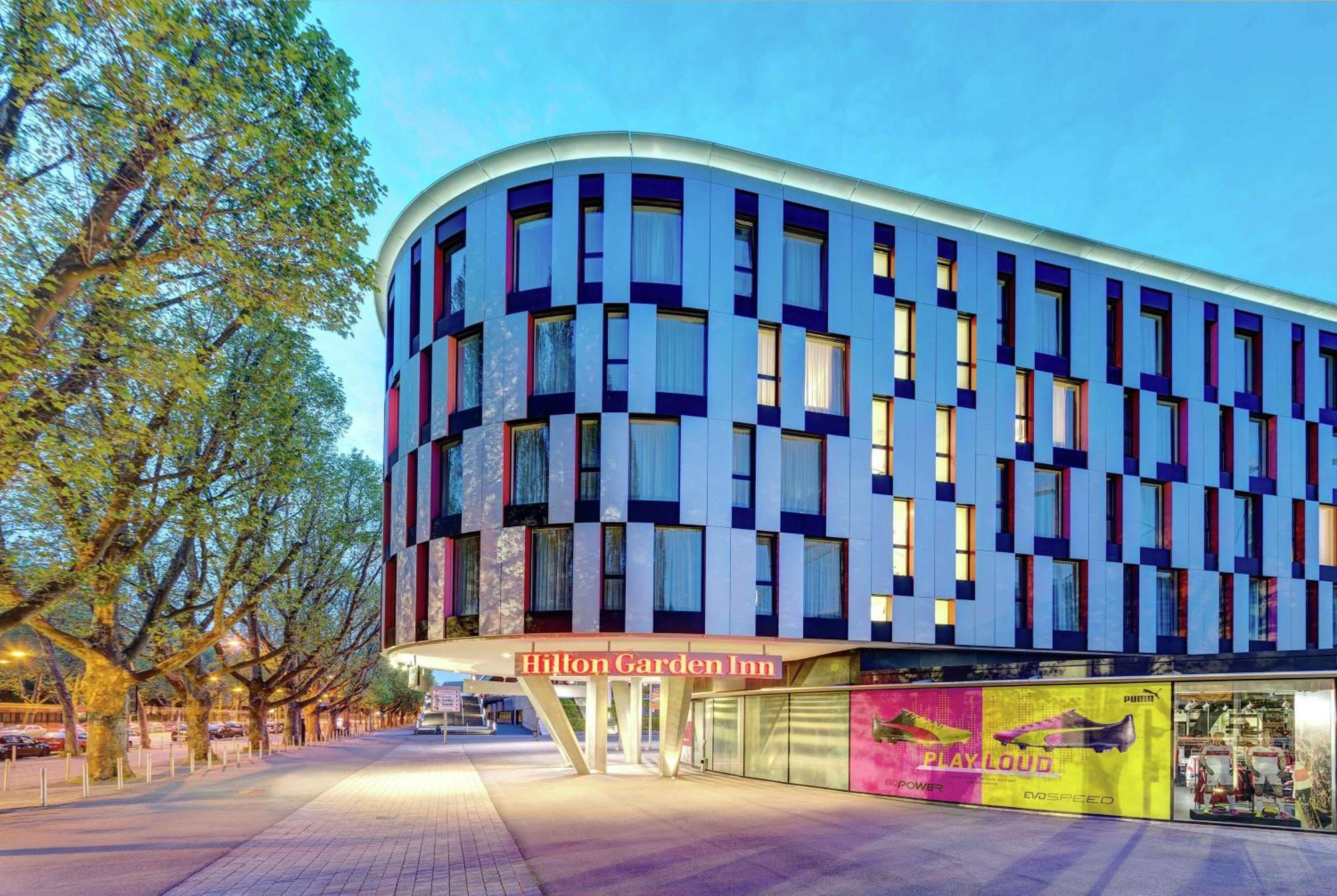 Hilton Garden Inn Stuttgart Neckarpark Exteriér fotografie