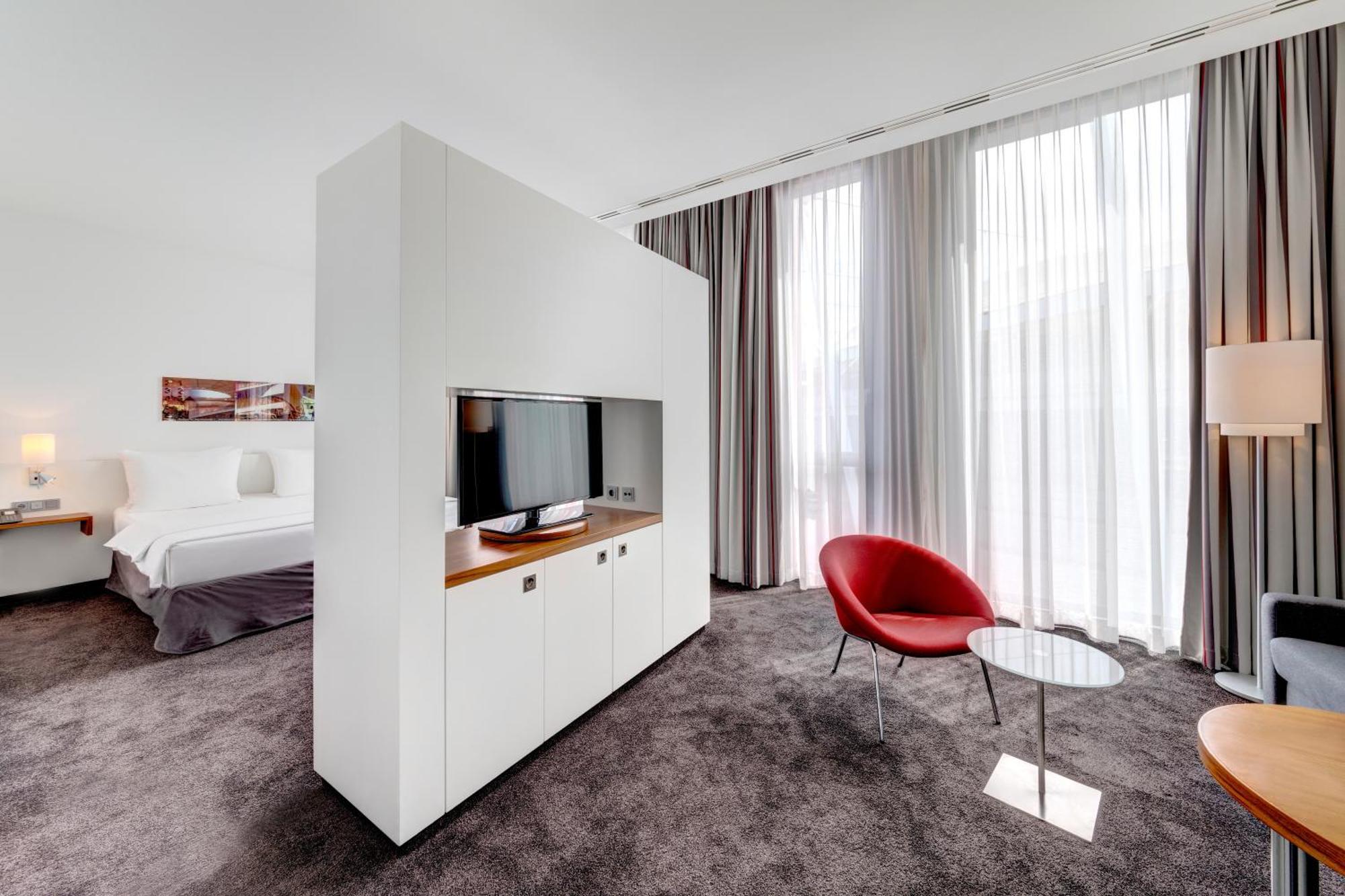 Hilton Garden Inn Stuttgart Neckarpark Exteriér fotografie